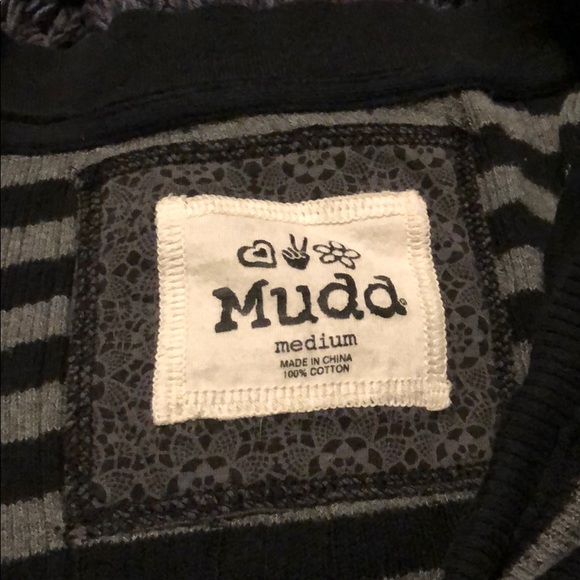 3 sweaters - Picture 6 of 7